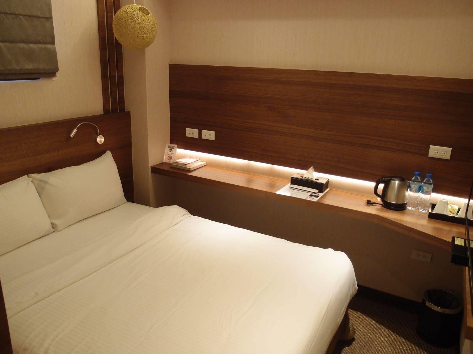 Bayman Hotel Taipei Bagian luar foto
