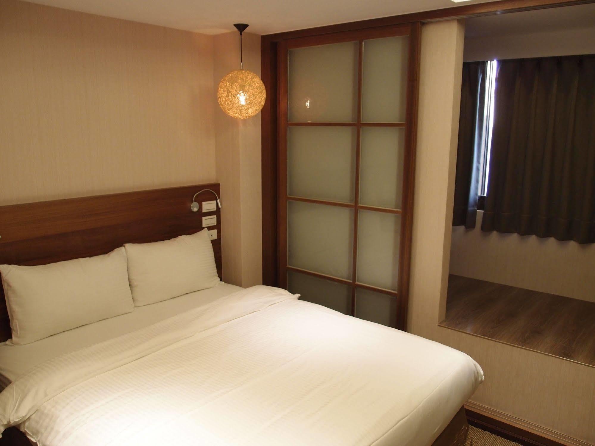 Bayman Hotel Taipei Bagian luar foto