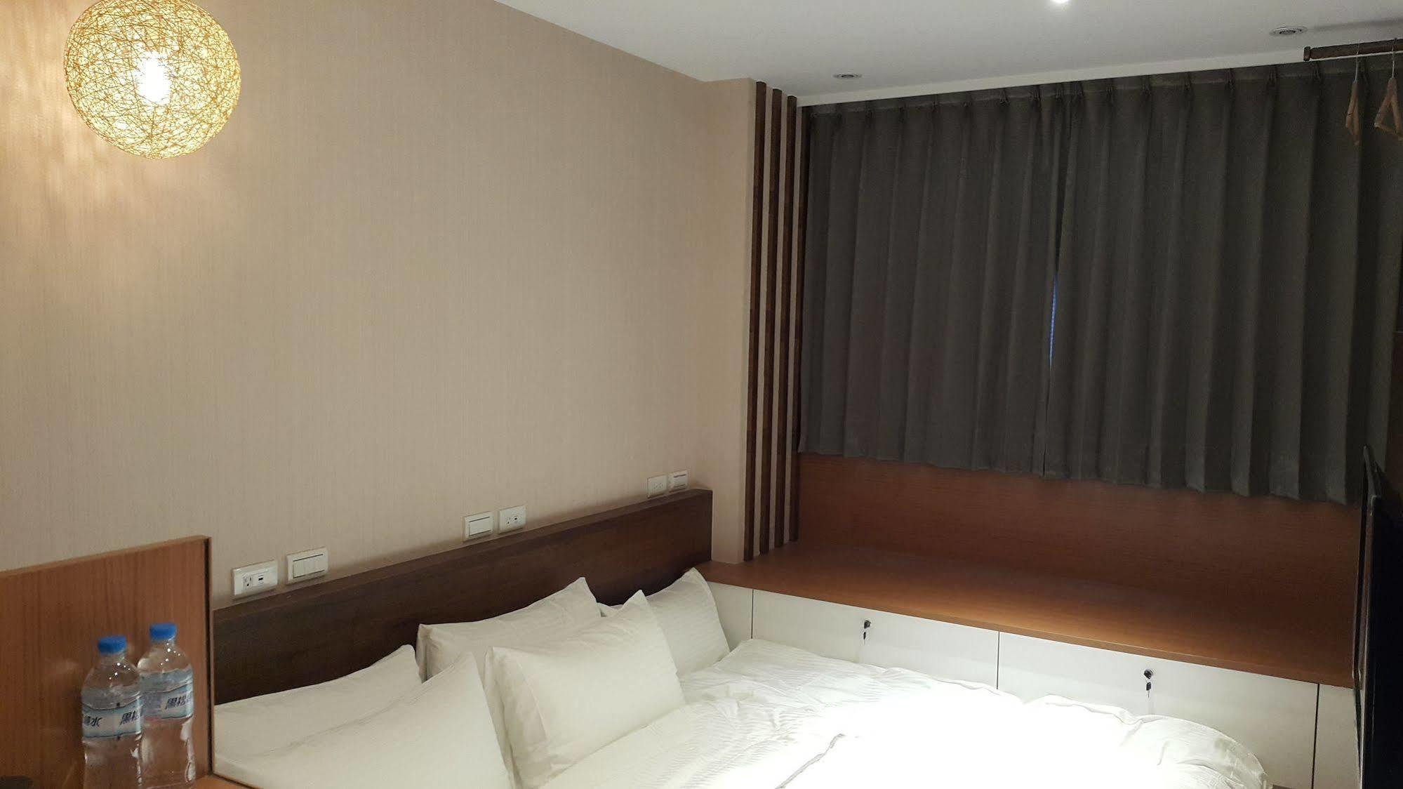 Bayman Hotel Taipei Bagian luar foto