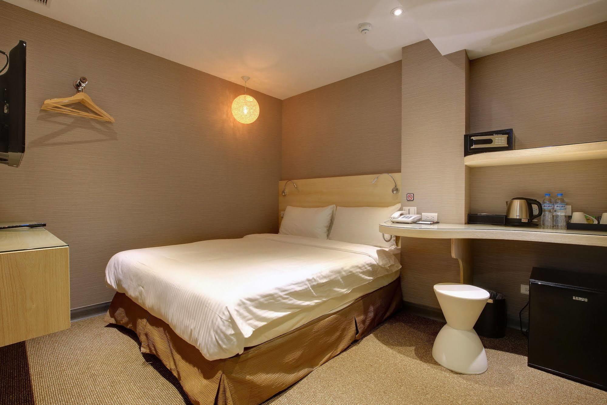 Bayman Hotel Taipei Bagian luar foto