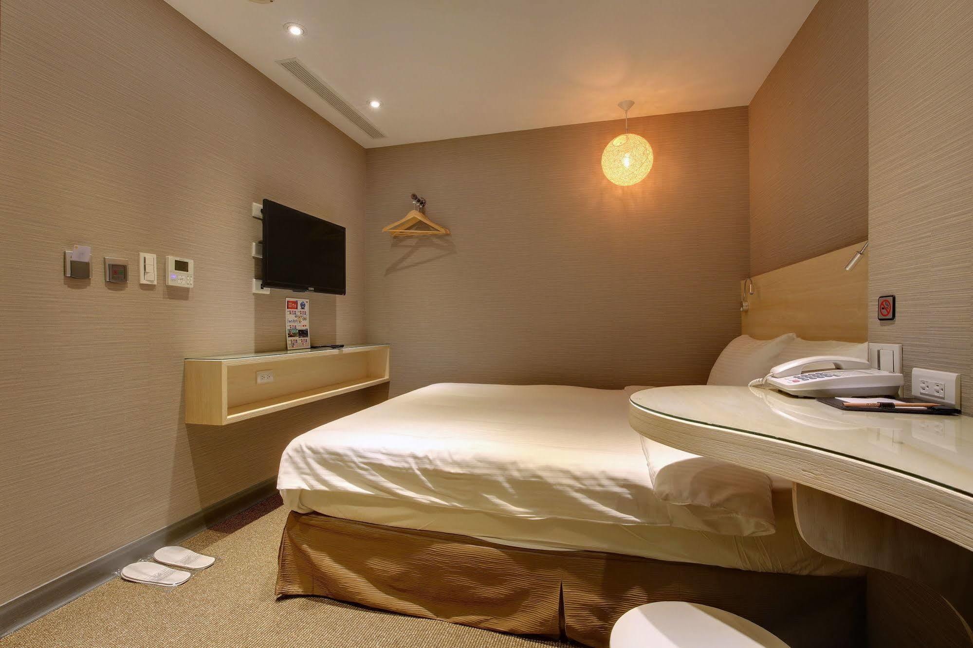 Bayman Hotel Taipei Bagian luar foto