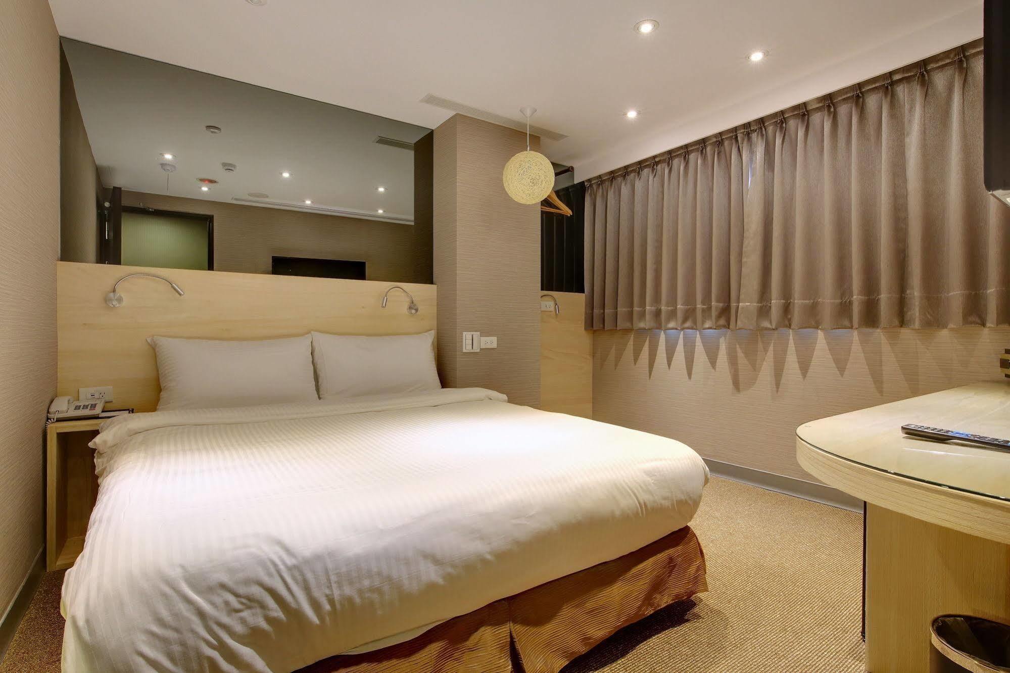 Bayman Hotel Taipei Bagian luar foto